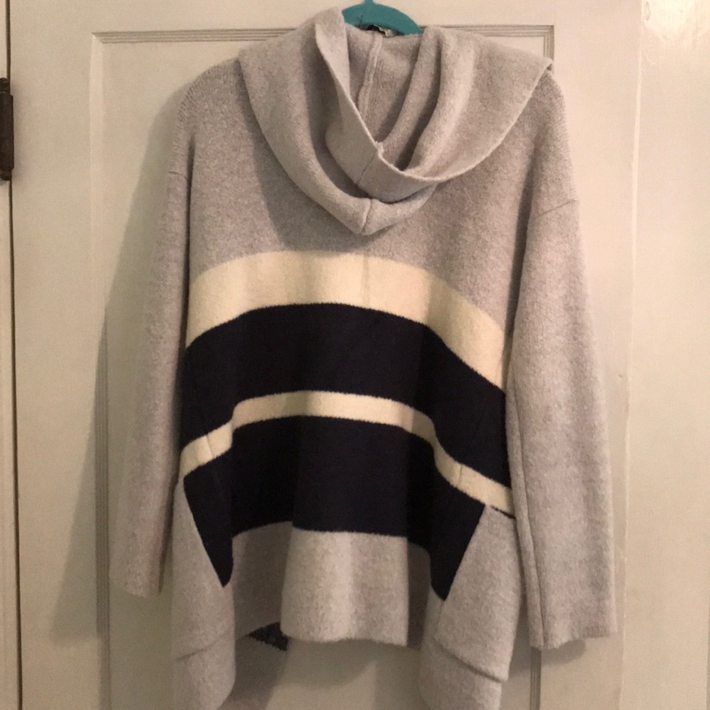 Barely Worn Very Comfy And Oversized! - image 2